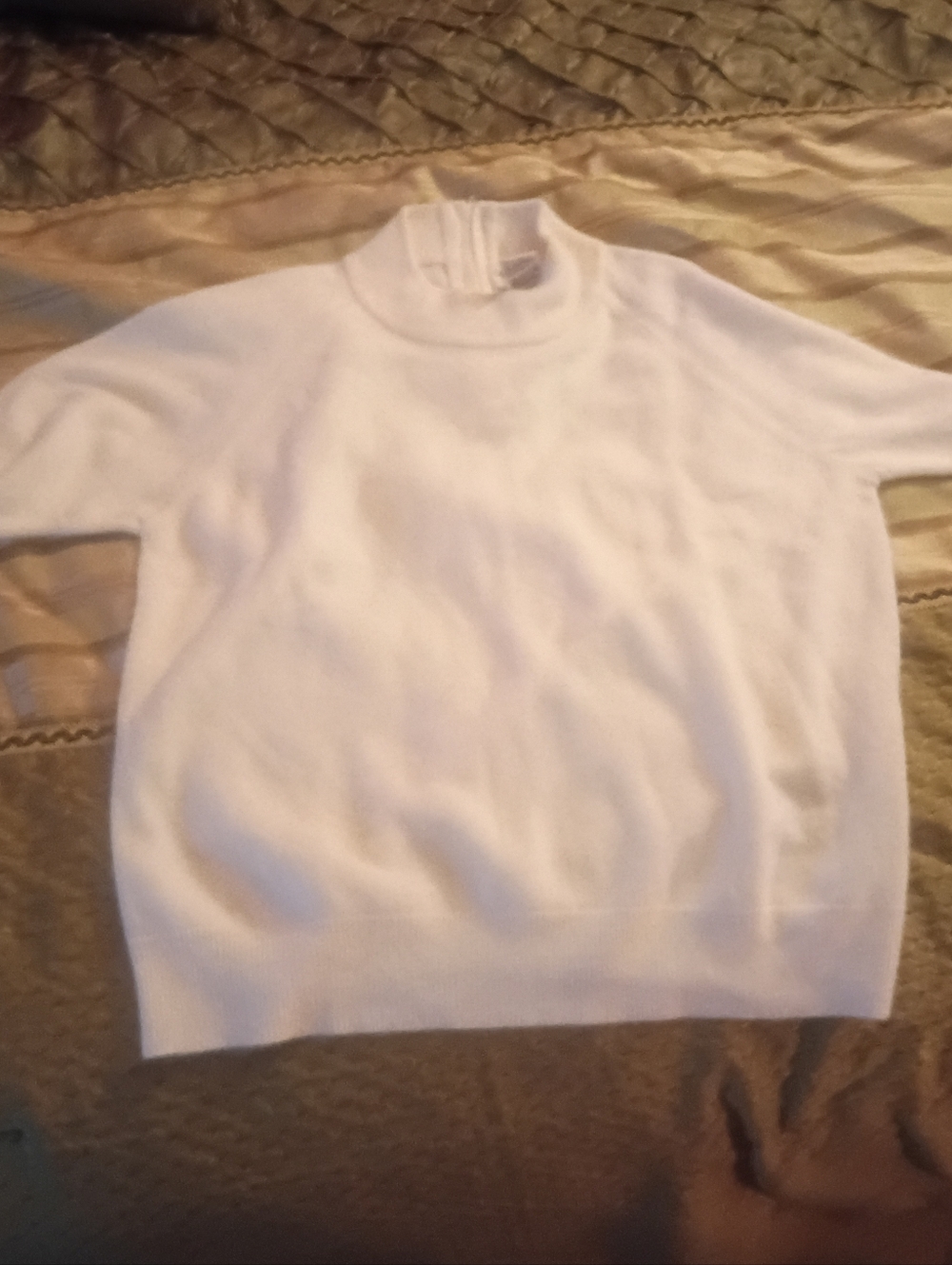 Womens Vintage White Short-Sleeve Sweater - Classic Mock Neck
